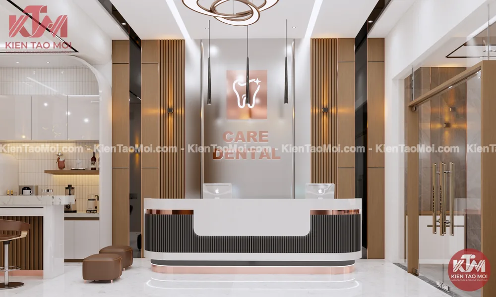 Quầy lễ tân trong thiết kế phòng khám nha khoa, logo răng đồng và tường gỗ lam