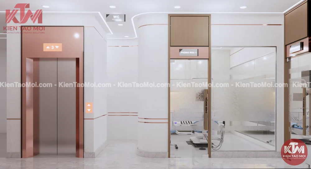 Thang máy ốp đồng trong mẫu thiết kế phòng khám nha khoa đẹp, vách kính mờ